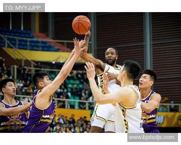 浙江东阳光与对手爆发激烈冲突,全队受罚处理